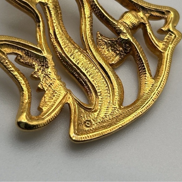 Vintage Avon Gold Tone Angel Fish Clip On Dangle Earrings Novelty Ocean - Picture 5 of 6